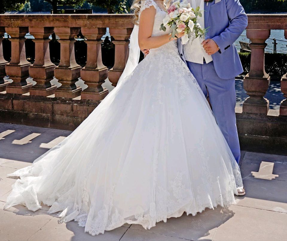 Hochzeitskleid Brautkleid in Hofheim am Taunus