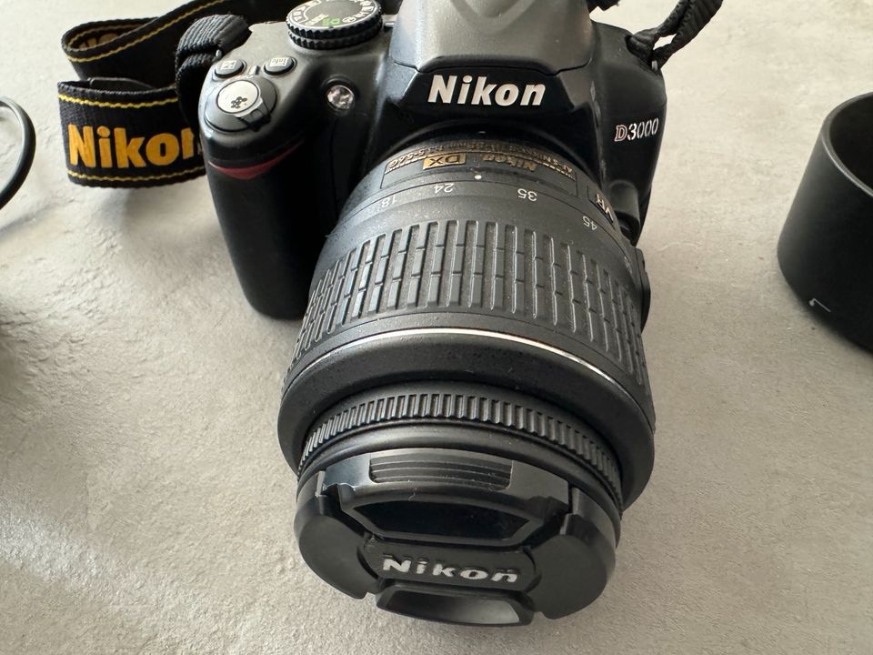 Nikon D 3000 D3000 Spiegelreflex mit 2 Objektiven (18-55/55-200) in Hamburg