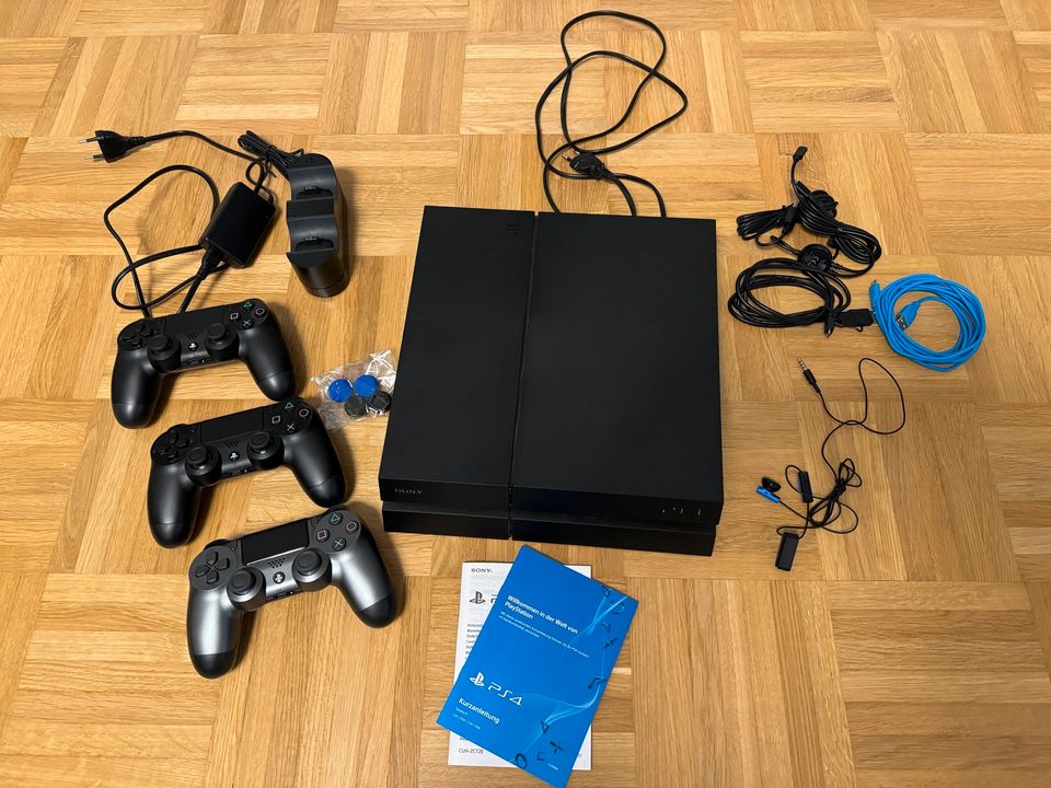 PlayStation 4 PS4 1 TB mit 3 DualShock Controllern 4 Spiele FC24 in Bochum