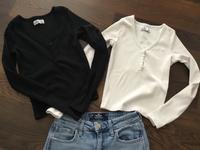 Hollister Mom  Jeans mit zwei LASHIRT‘s Hessen - Altenstadt Vorschau