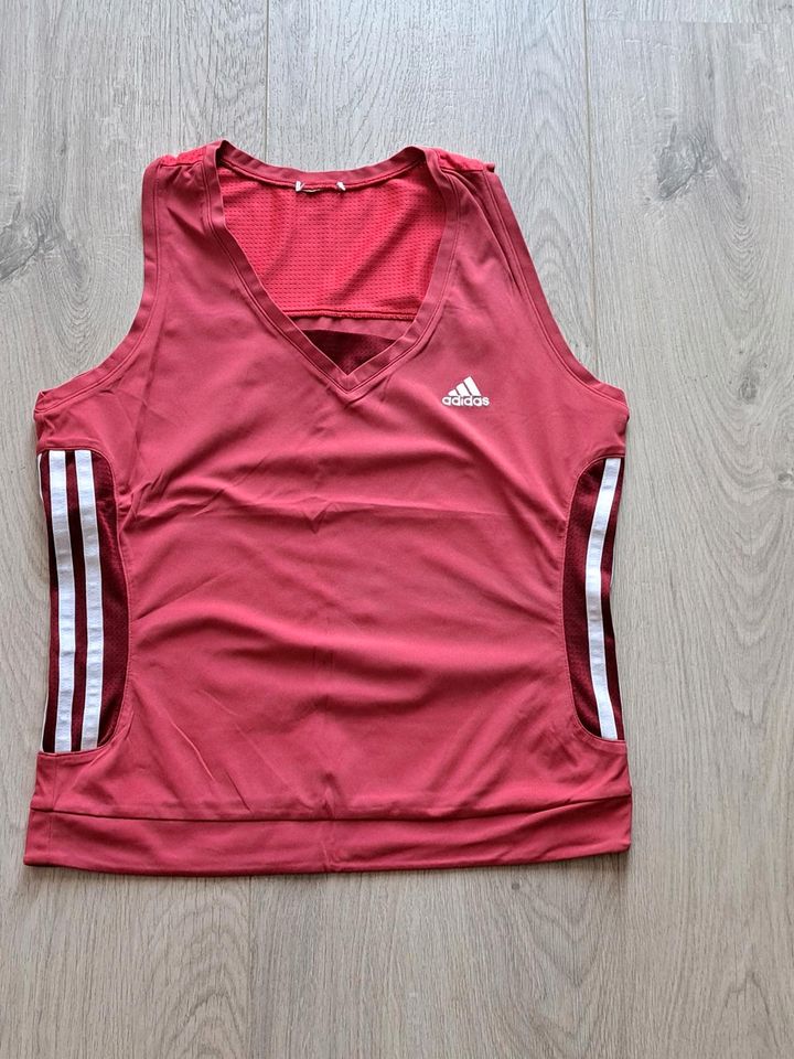 Adidas cooles Sport Fitness Top Shirt V Neck 38 40 in Weidenbach