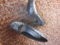 Schwarzsilberglänzende Highheels Gr.39 11 cm Absatz nagelneu sexy Nordrhein-Westfalen - Bad Driburg Vorschau