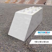 Betonblockstein Betonstein 45° Schräge stapelbar versch. Längen Nordrhein-Westfalen - Steinheim Vorschau