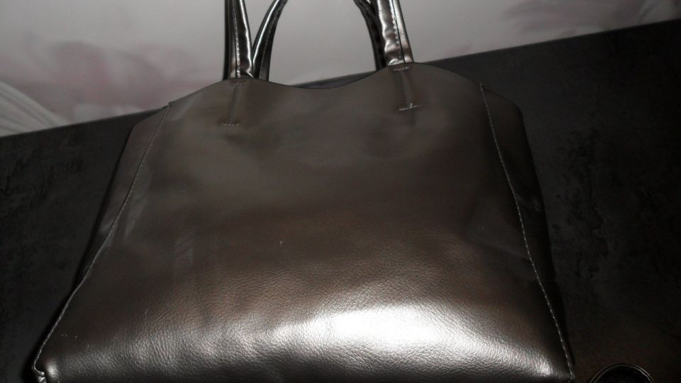 Ledertasche bronze-silber Metallic mit Innentasche herausknöpfbar in Luckenwalde