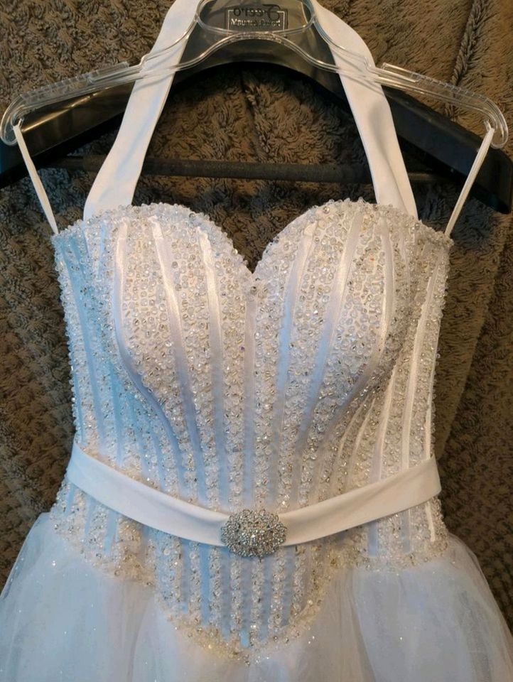 Brautkleid Hochzeitskleid 42/44 schneeweiß in Neuss