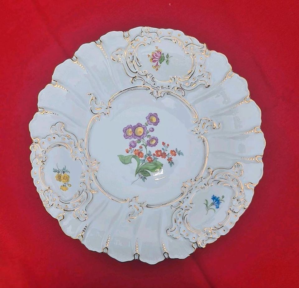 Meissen Prunkteller 29,5 cm Blumenbouquet partielle Vergoldungen in Priepert