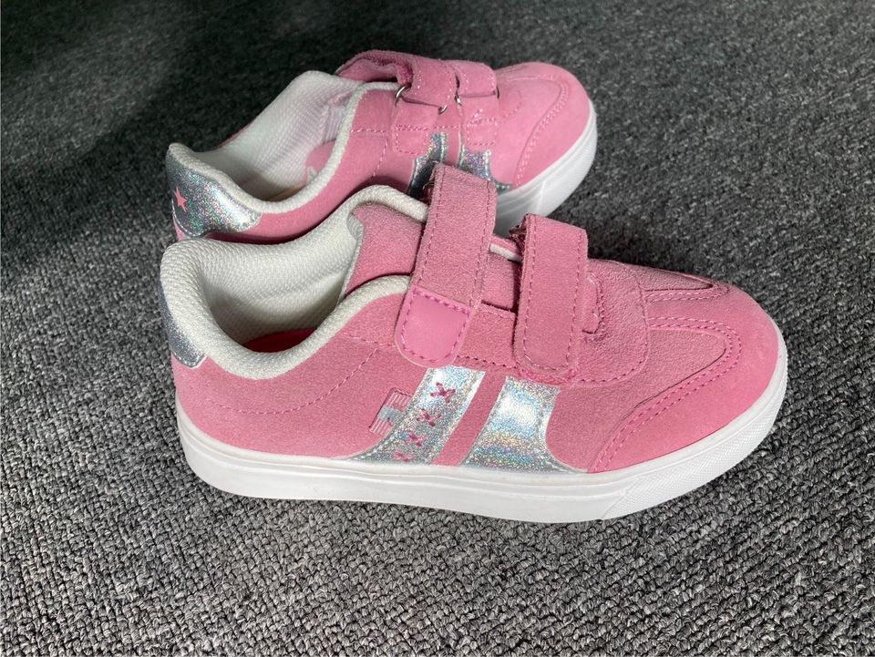 Mädchen Sneaker Größe 27, neu in Röderaue