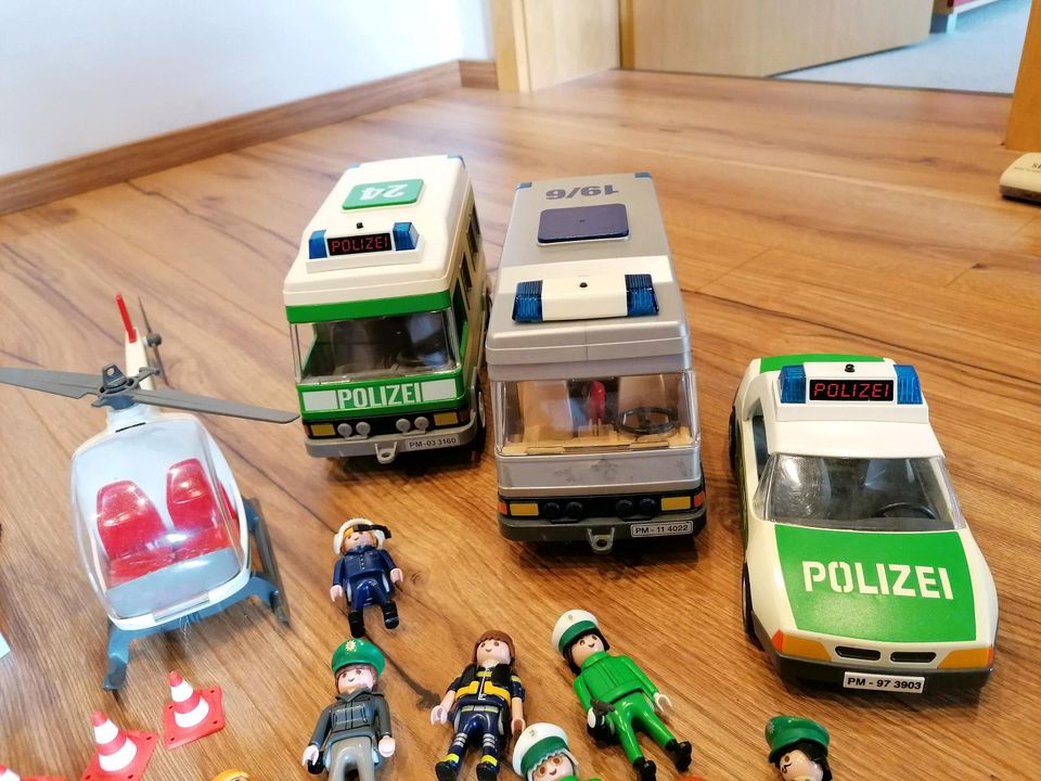 Playmobil Polizei Station Autos Hubschrauber Dieb Tresor Motorrad in Vogelsdorf