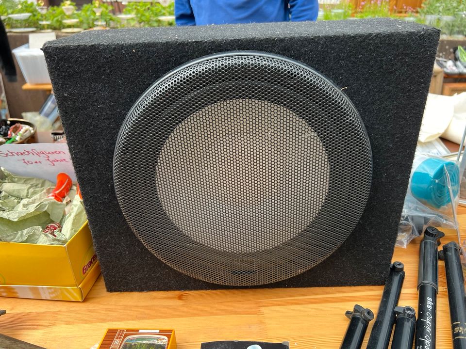 Pyle Verstärker 400 Watt und subwoofer mit Kabel Modell SA2600II in Glauburg