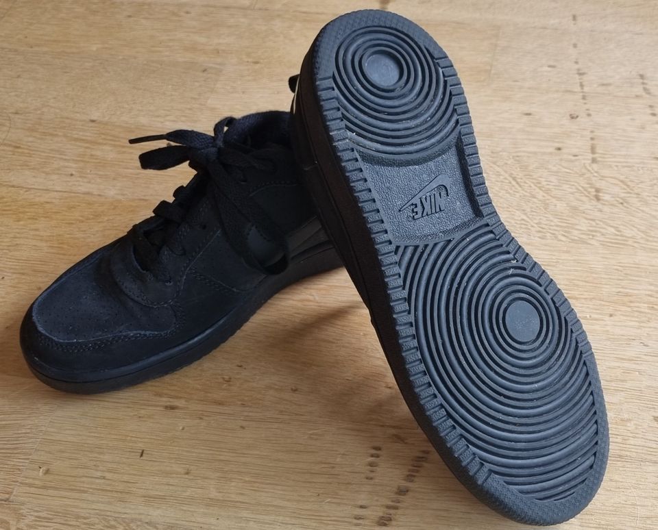 Nike Kids Sneaker schwarz, Gr. 38 in Nürnberg (Mittelfr)