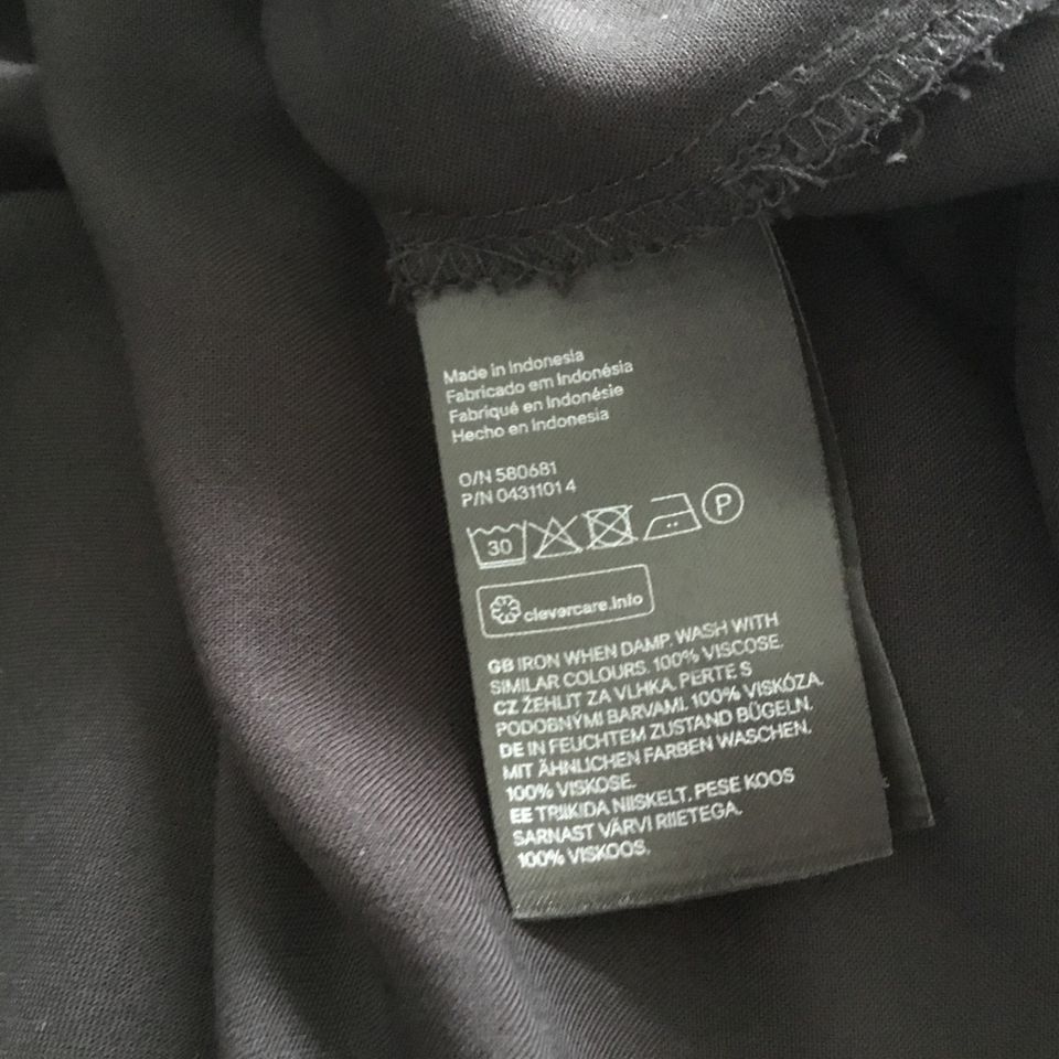 H&M edles Damen Midi Viskose Kleid Gr. 38 40 schwarz Neuwertig in Essen