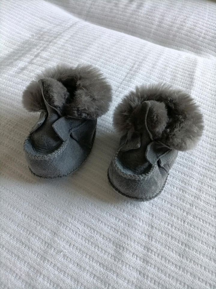 Lammfell Babyschuhe in Tettau