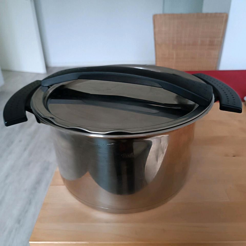 Fissler Magic line schwarz großer Kochtopf 5,5l in Burgwedel