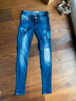 Bershka Jeans patches Aufnäher skinny röhrenjeans blau weiß Bayern - Fürth Vorschau