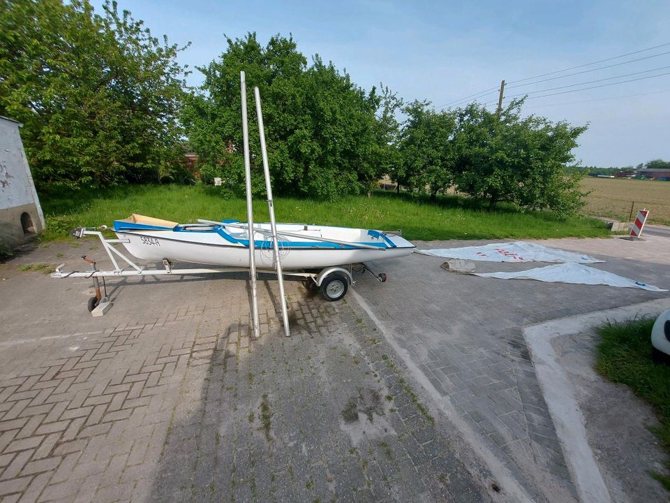 Segelboot Angelboot Segeljolle Flying Sailor mit Trailer in Goch