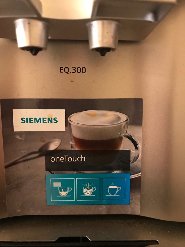 Kaffee Maschine vollautomat simens eq 300 in Bippen