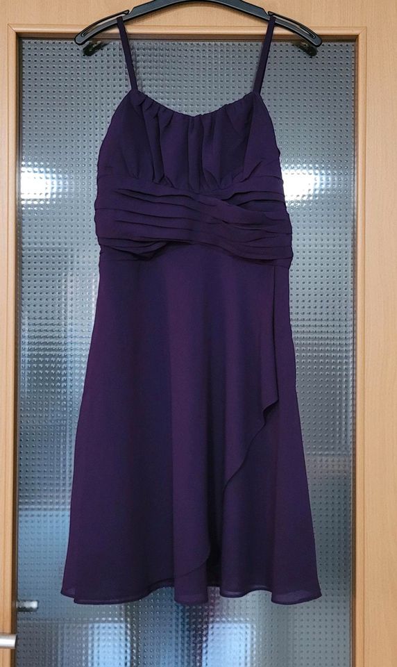 Festliches Damenkleid, 1× getragen, Gr. 36, lila, Mädchenkleid in Lehrte