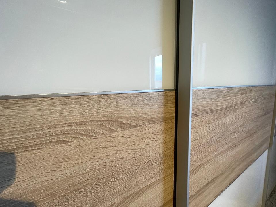 Schwebetürenschrank Weißglas Sonoma 300x222x68cm NP 3258,- in Ketsch