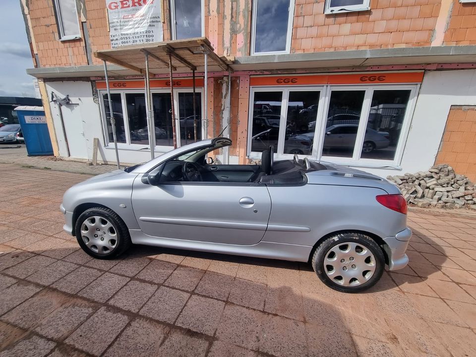 Peugeot 206 CC Cabrio / 8-Fach bereift / TÜV: 05.2025 / Klima in Fulda