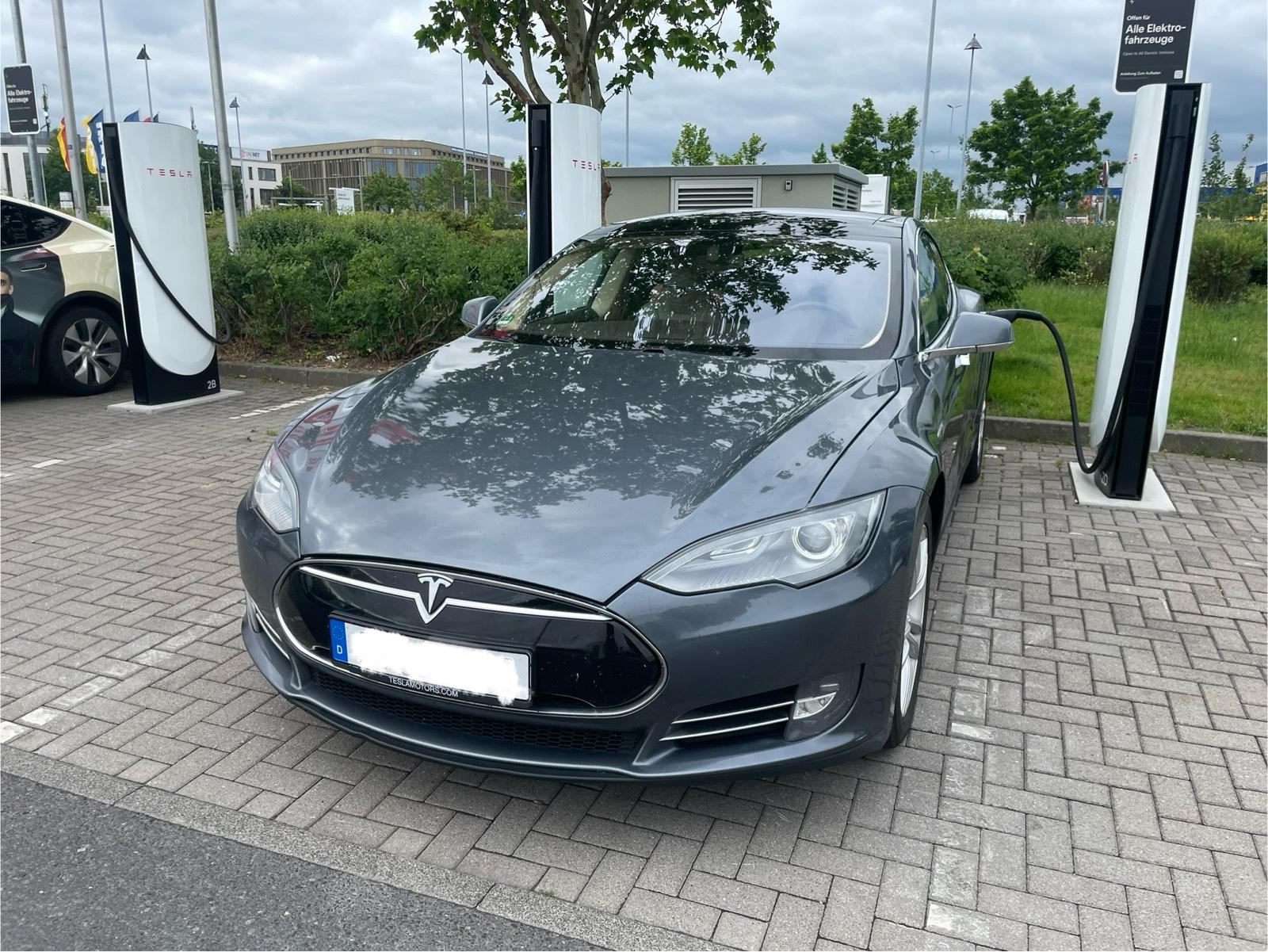 Abbildung des Autos Tesla Model S 85 Free SU…