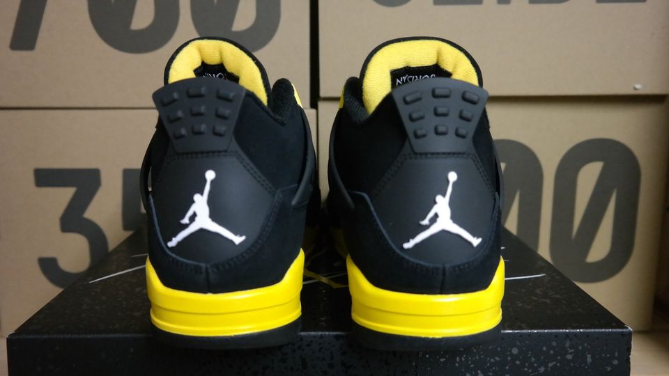 Jordan 4 Retro Thunder Gr.42 / US8,5 in Duisburg