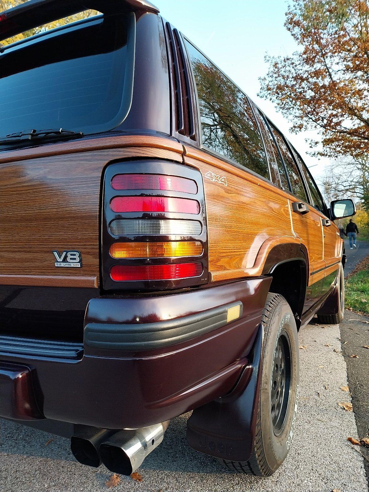 Abbildung des Autos JEEP GRAND WAGONEER 5.2 …