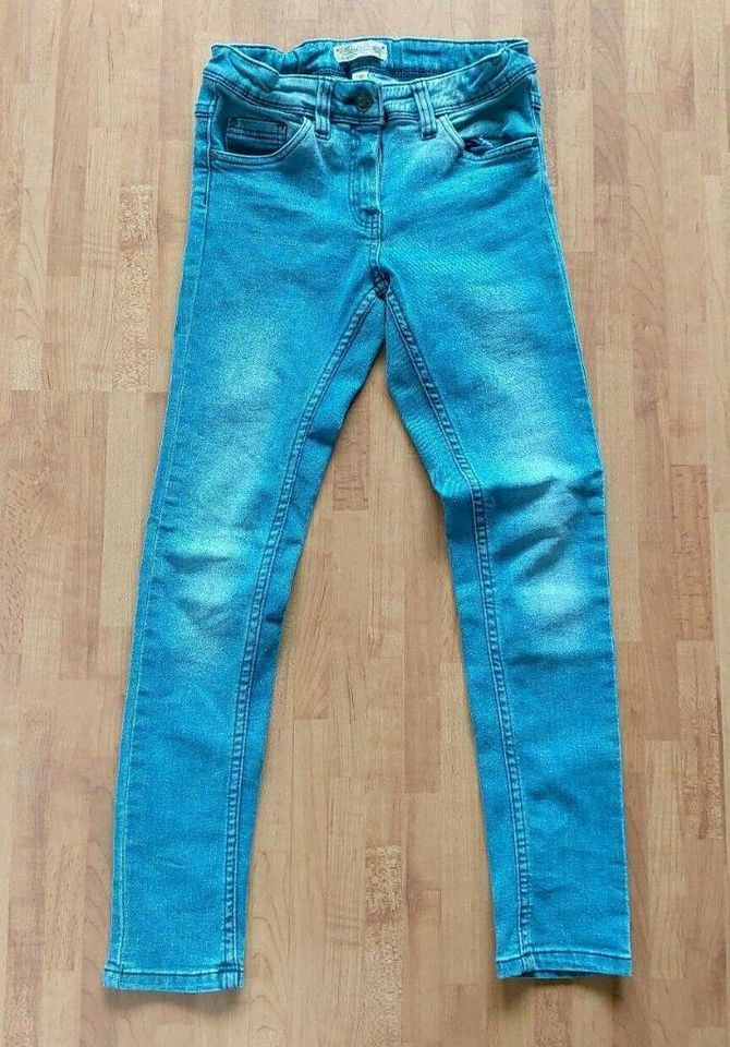 Jeans für Mädchen in Gr 140 Hose gerades Bein in Eschborn