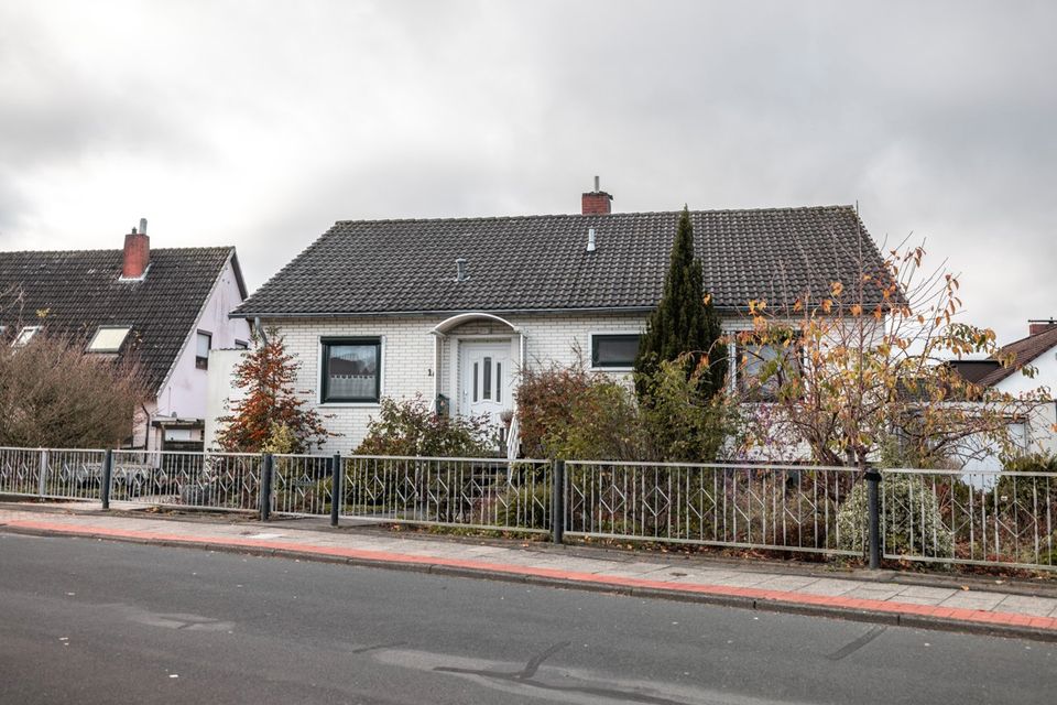 Geestland-Langen // Modernisierter Bungalow auf großzügigem Erbpachtgrundtück in Langen