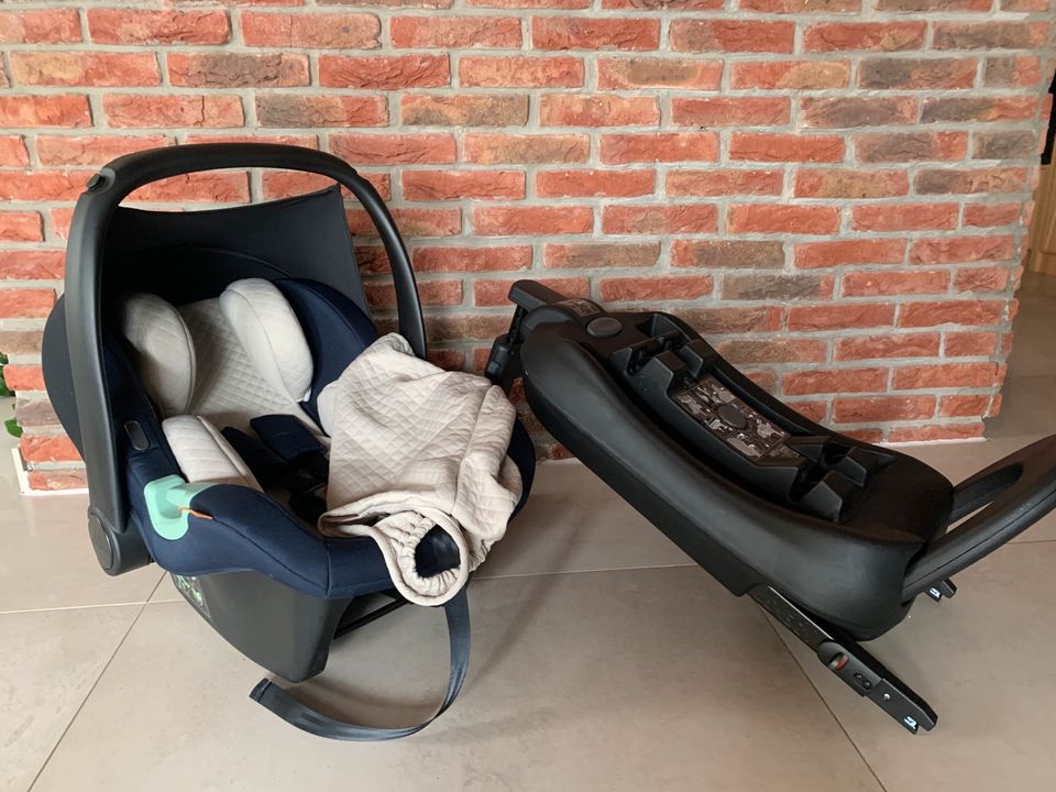 ABC Design Tulip Babyschale inkl. Isofix Station in Bergkamen