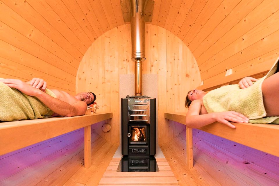 Vormontierter Bausatz oder komplett fertig Fasssauna Holzofen Saunafass Garten Sauna Harvia Saunatonne Haus Fassauna Badezuber Hot Tub Kamin Badefass Brennholz Feuertonne Tiny House Gartenhaus mobile in Erfurt