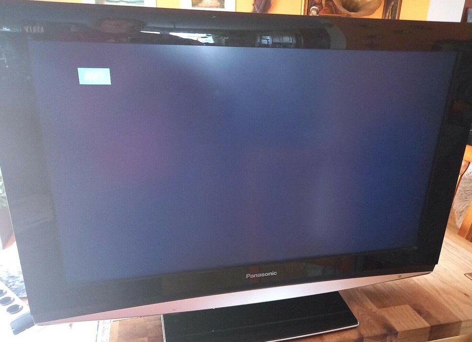 Panasonic LCD Fernseher 32" TV Model: TX-32LX85P in Regensburg