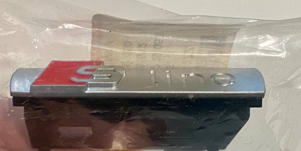 Original Audi S line Kühlergrill Emblem 4G8 853 735 2ZZ in Stuhr