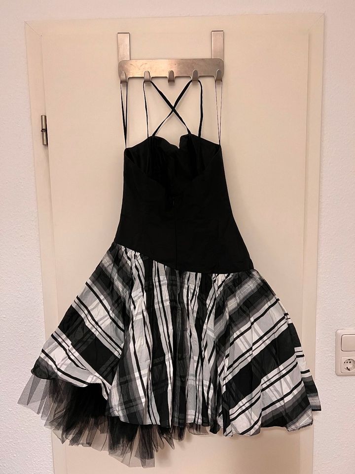 Abschlussballkleid / Kleid Swing Gr. 36 in Bochum