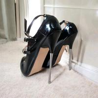 High Heels Pumps schwarz Lack Riemchen Stiletto Größe 43 Berlin - Biesdorf Vorschau