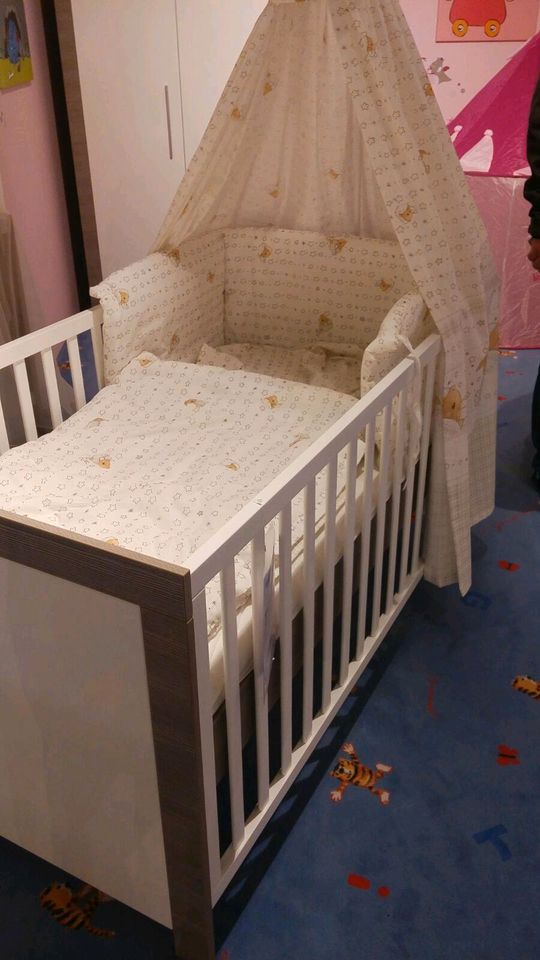 Babybett Kinderbett inkl Matratze (nahezu unbenutzt) in Wilsdruff