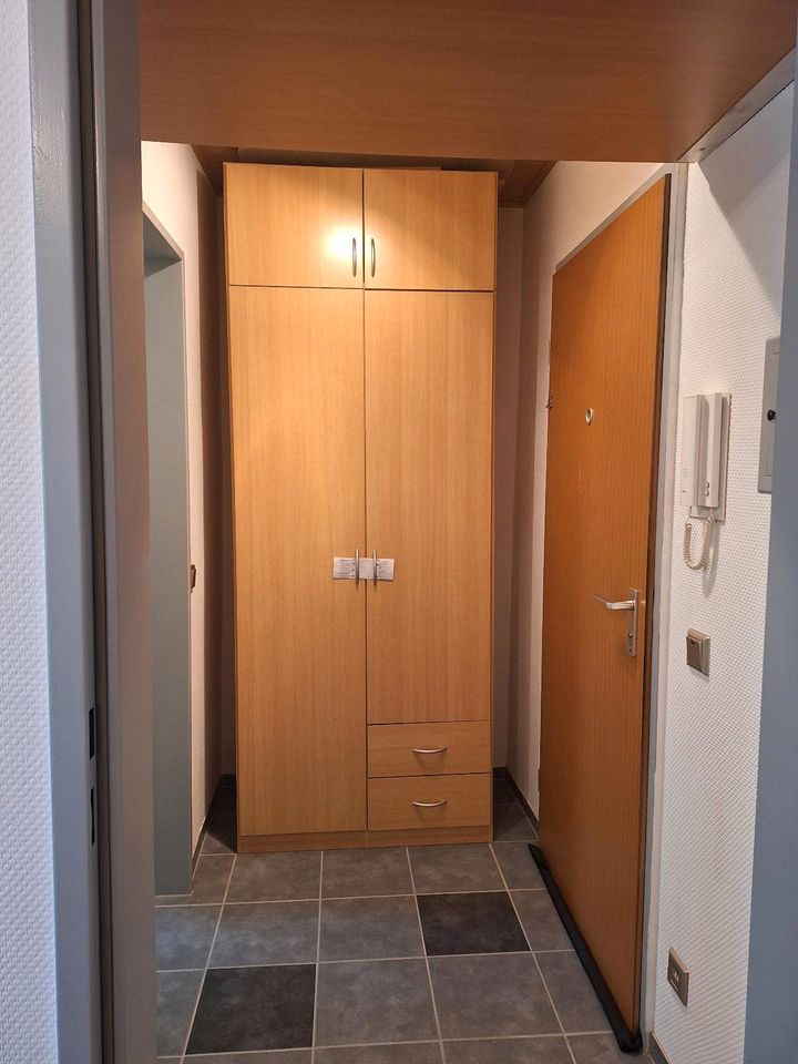1 Zimmer Wohnung(Bad inkl. EBK-Zeile ) in Saarbrücken