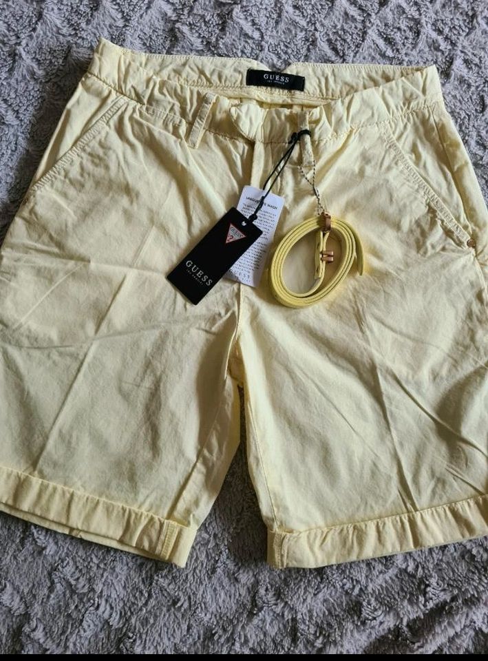 Guess kurze Hose Short Shorts Stoffhose Gladys mit Gürtel G. XS in Viersen