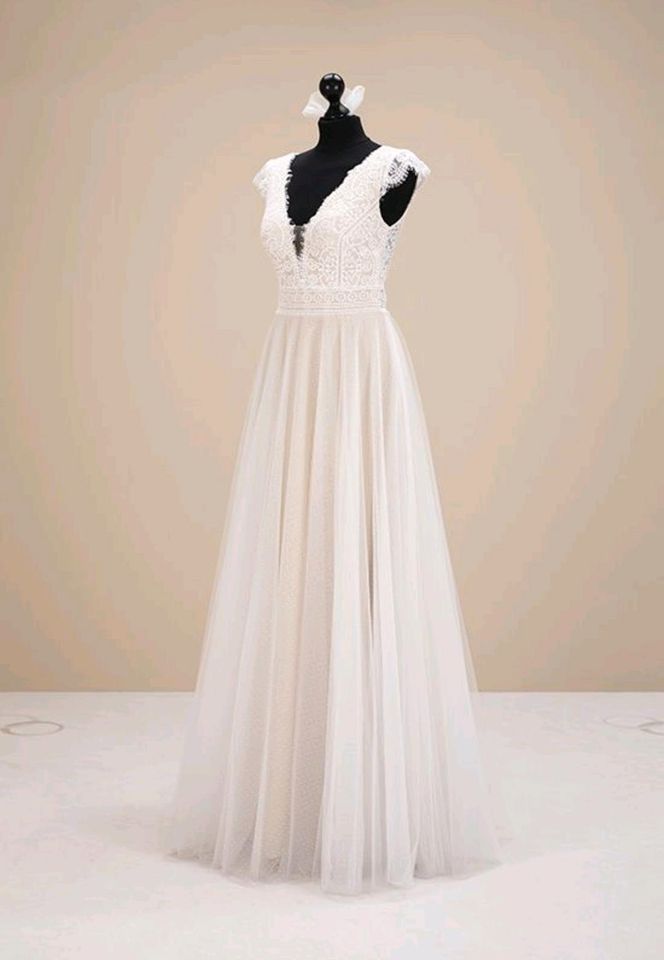 Brautkleid Hochzeitskleid Boho Style ivory Größe 44 + Schleier in Bremen