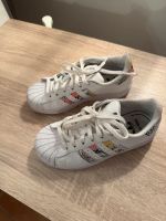 Adidas Superstar Mädchen Sneaker Schuhe Gr. 31 Nordrhein-Westfalen - Bedburg-Hau Vorschau