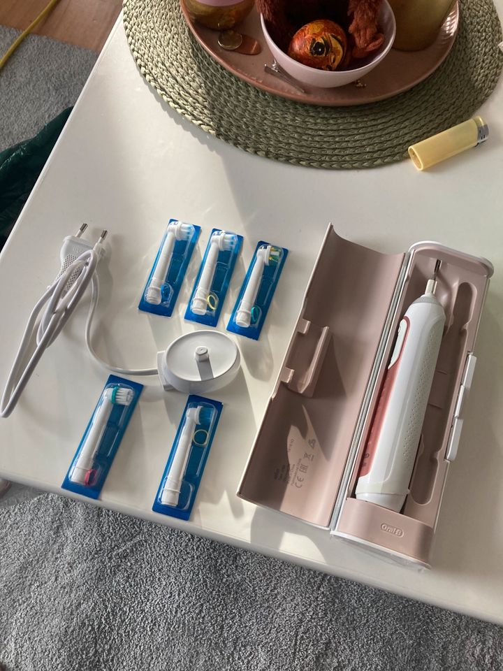 Oral b Genius x Zahnbürste neuwertig viel Zubehör in Dresden