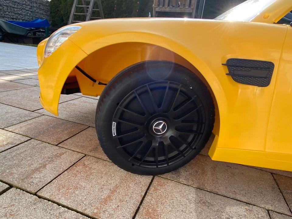 Elektroauto Mercedes AMG Gt gelb Original in Oberding
