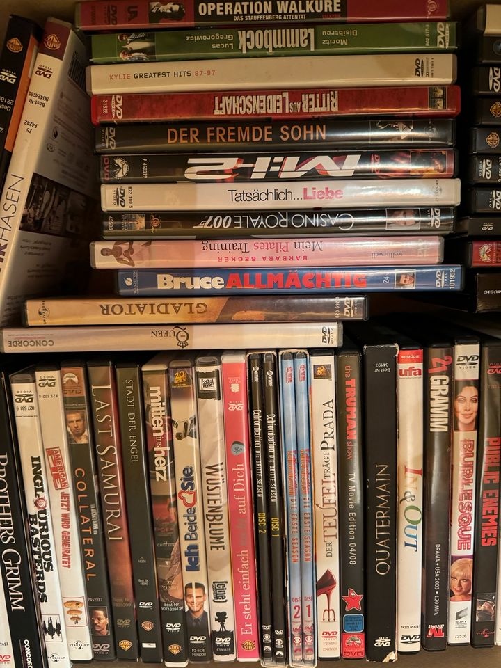 DVD-Sammlung verschiedene Genres in Münzenberg