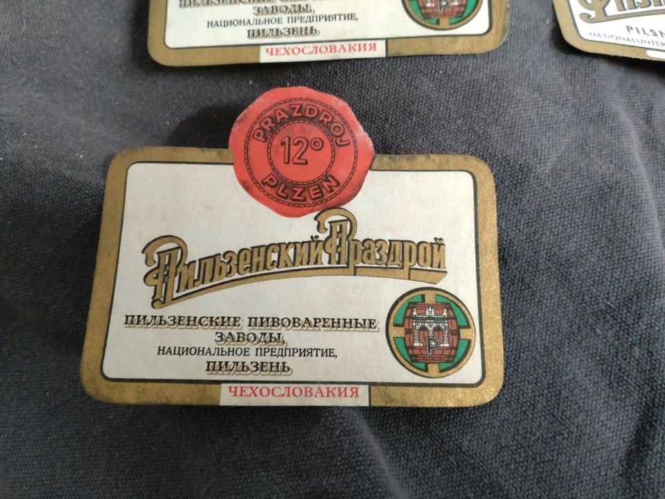 Bierflaschen  Hals Etiketten russisch 50er-Jahre Pilsener Urquell in Eisenach