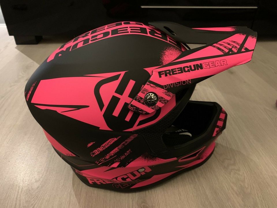 Motocross Helm Freegun Gear in Osterholz-Scharmbeck