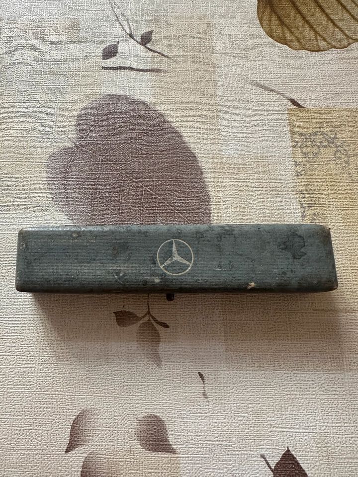 Oldtimer Luftdruck Messgerät von Mercedes Typ 180 in Köln