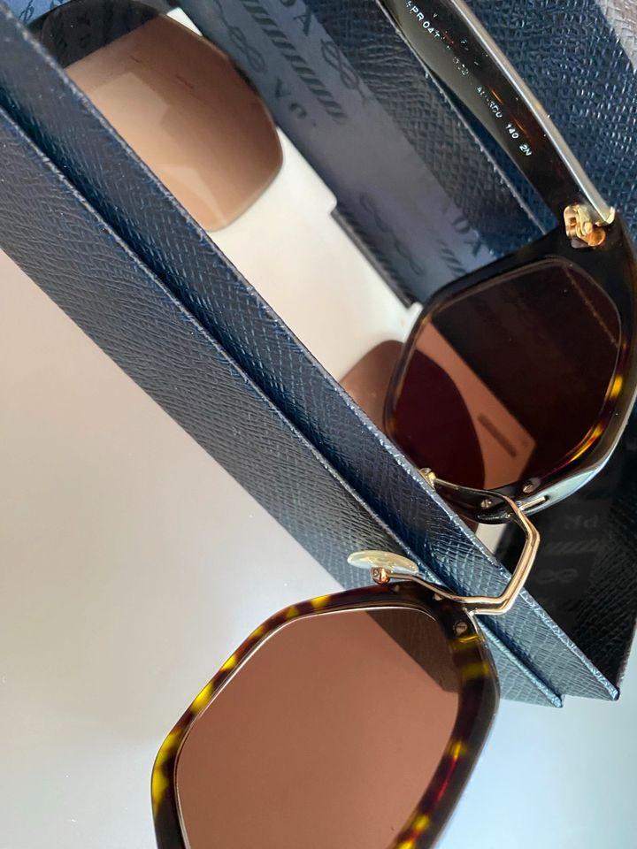 PRADA❣️Sonnenbrille Original mit Etui in Darmstadt