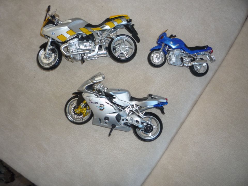 3 Model Motorräder in Laatzen