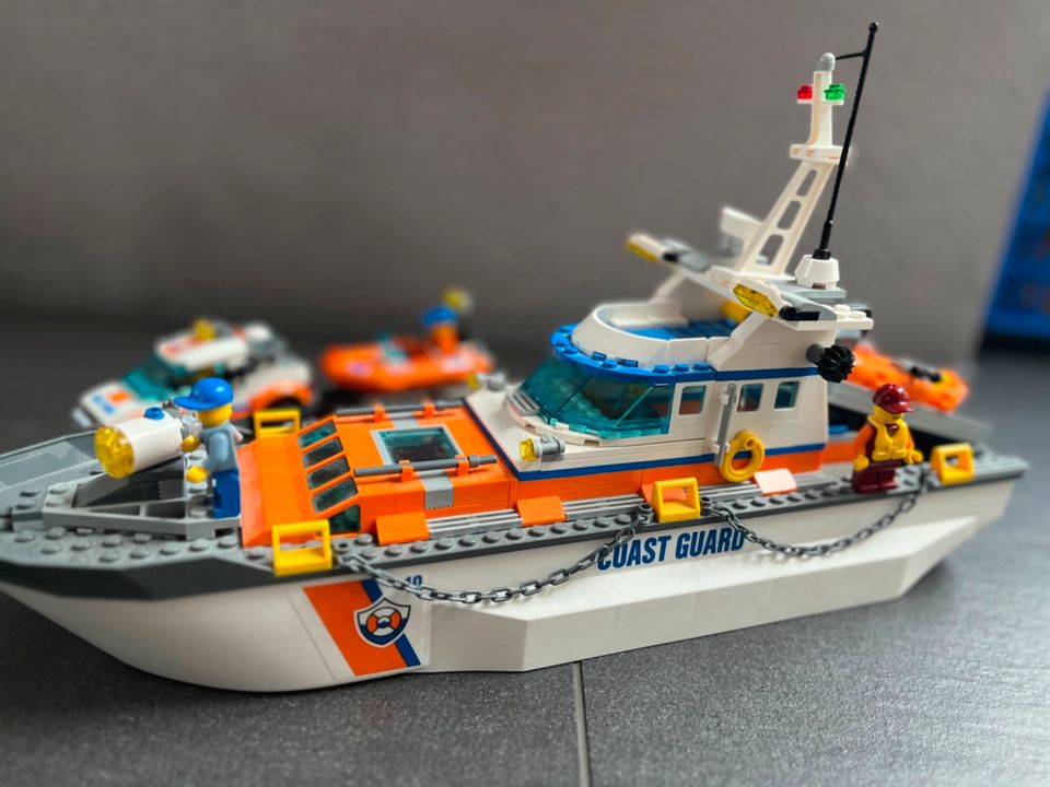 Lego City Küstenwachzentrum 60167 und Rettungshubschrauber 60166 in Deggingen