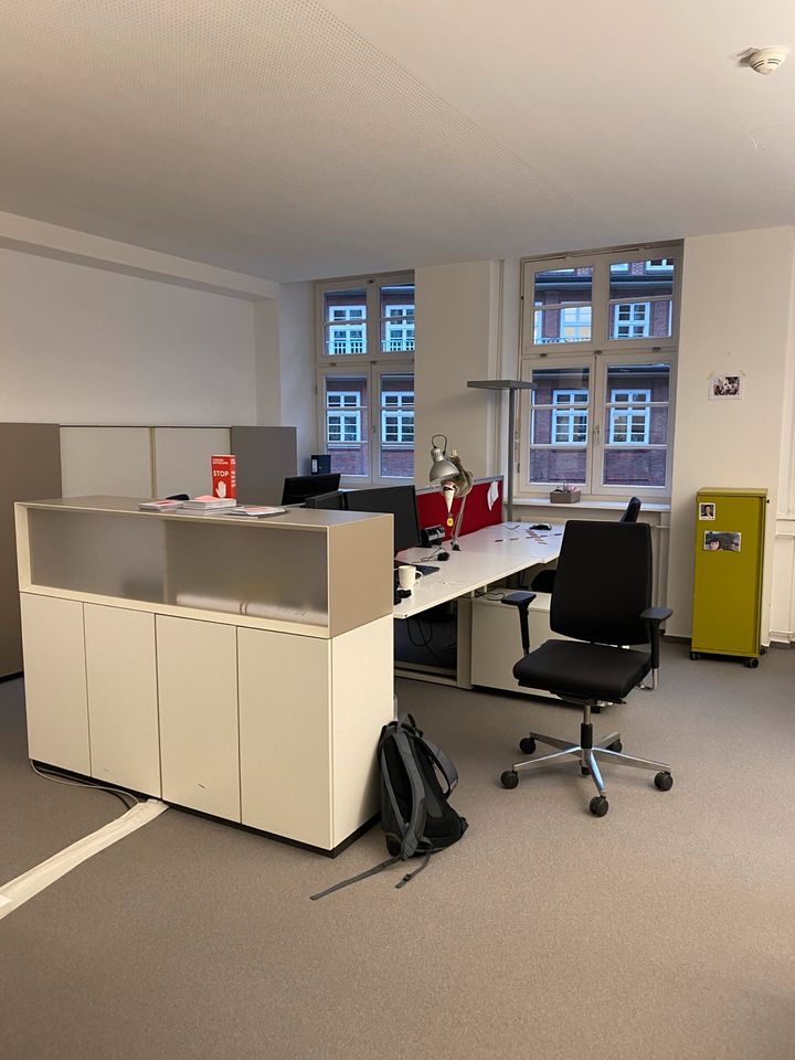 300 x Steh Sitz Schreibtisch / Büromöbel/ Bürostuhl / Sideboard in Glinde