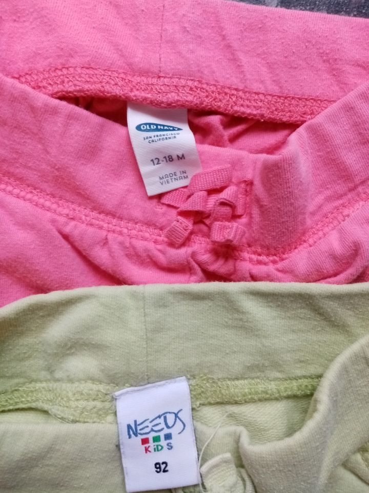 2 Shorts Gr. 92 - zus. 4 Euro - sehr guter Zustand - in Nierstein